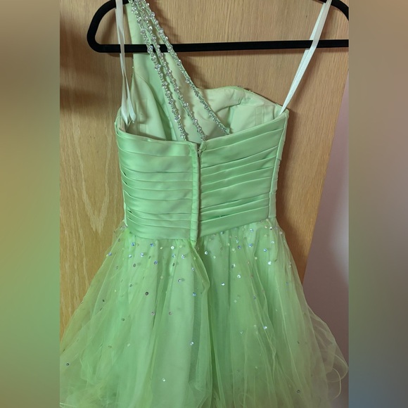 Grad/Prom Dress - Picture 4 of 4